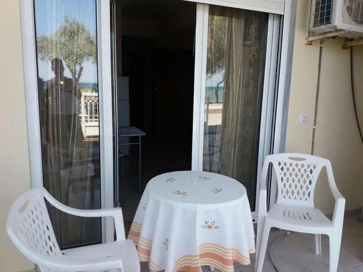 Apartment Jordan'S Neoi Epivates Appartment By The Beach Neo Epivates